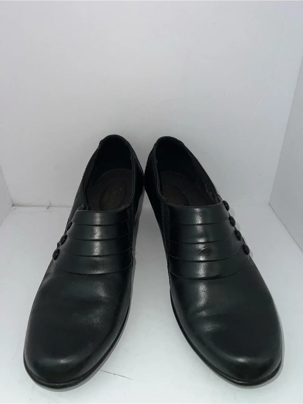 Clarks Collection Black Leather Slip-On Heels – Women’s 6.5